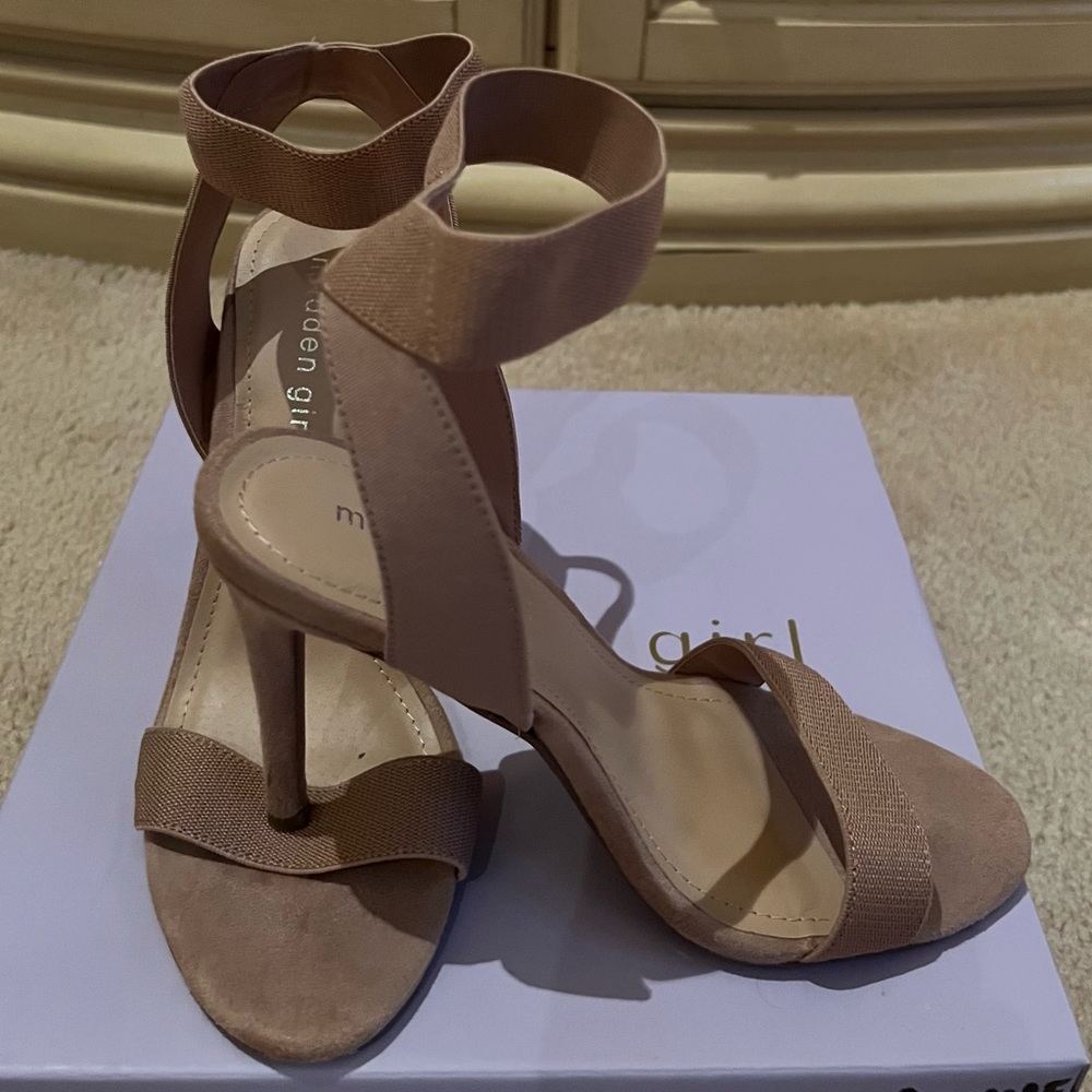 Tan 4” Sandals with Suede Heels & Elastic Straps - Picture 5 of 6